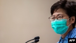 资料照: 戴着口罩的香港特首林郑月娥在一个记者会上