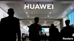 德国柏林举行的国际电子消费品展销会上华为的标识(2019年9月9日)