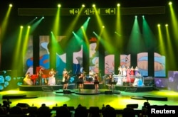 朝鲜牡丹峰乐团在平壤演出(2012年7月7日)
