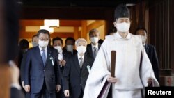 日本国会议员前去参拜东京靖国神社。(2021年12月7日)