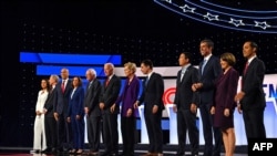 第四次民主党总统候选人角逐者辩论在俄亥俄州拉开序幕(2019年10月15日)