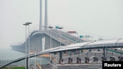 连接珠海香港澳门的港珠澳大桥开通 (2018年10月23日)