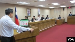 台湾立法院外交及国防委员会5月17号质询的情形(美国之音张永泰拍摄)