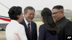 韩国总统文在寅2018年9月抵达平壤访问(美联社转发韩国KBS电视台照片)