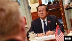 越南国会副主席杜伯巳2018年7月23日访问五角大楼(美国国防部照片)