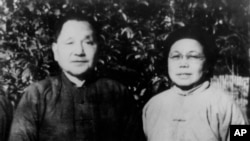 历史照片:邓小平夫妇在江西下放的时候。(1972年)