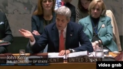 美国国务卿克里针对叙利亚问题发表看法。联合国即将就叙利亚政治过渡举行谈判。(VOA视频截图)