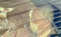 82岁的资深大律师李柱铭争取香港民主自由超过30年,4月1日因反送中运动维园8-18案被定罪,他在判决后乘车离开法院 (美国之音/汤惠芸)