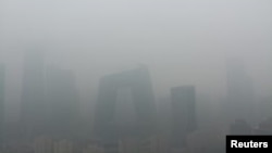 透过雾霾看北京城区 (2018年4月2日)
