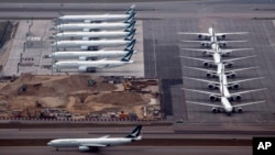 香港机场停机坪上国泰航空公司的飞机。(2020年3月6日)