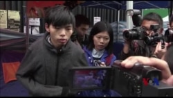 香港绝食学生领袖:甘以青春赌民主 香港绝食学生领袖:甘以青春赌民主