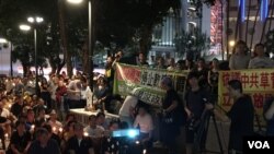 支联会举行要求释放刘晓波烛光集会 (美国之音图片/海彦拍摄)
