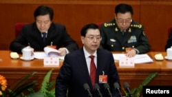 中国全国人大委员长张德江在北京人大会堂全国人大会议上发表讲话。(2015年3月8日)