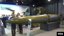 2014俄罗斯国防武器出口展上,伊斯康德尔-M战术导弹系统所携带的导弹。(美国之音白桦拍摄)