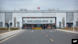 资料照:位于中国新疆达坂城的乌鲁木齐第三拘留中心。(美联社,2021年)