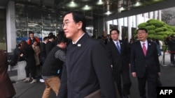 韩国统一部长官赵明均2018年3月29日前往板门店(法新社)