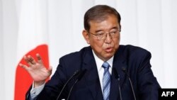 资料照片:日本首相石破茂在东京自民党总部举行记者会。(2024年10月28日)