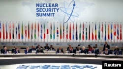 美国总统奥巴马在华盛顿核安全峰会上主持闭幕会议(2016年4月1日)