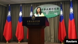 资料照:台湾外交部发言人欧江安在记者会上