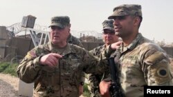 美国参谋长联席会议主席米利上将视察叙利亚东北部一个美军基地。(2023年3月4日)