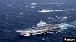 中国海军辽宁号航母编队在南中国海演习。(2016年12月资料照)