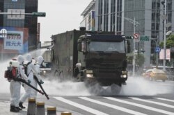 台湾陆军33化学兵群执行台北街头消毒作业(台湾军闻社提供)