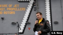 罗斯福号航空母舰舰长克罗泽尔(Brett Crozier) (美国海军2019年11月15日)