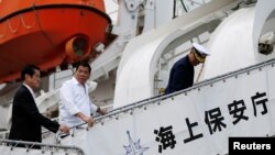 菲律宾总统杜特尔特2016年11月参观日本海保厅舰船(路透社)