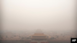 这张美联社照片摄于2020年1月18日北京紫禁城,当天空气污染程度可见一斑。