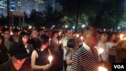 十多万香港民众在维多利亚公园举行一年一度的纪念六四26周年烛光晚会(2015年6月4日)