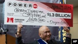 Ông Cheng “Charlie” Saephan, 46 tuổi, ở Portland là một trong những người trúng giải độc đắc Powerball trị giá 1,3 tỷ đô la.