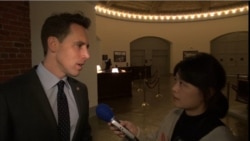 资料照:美国联邦参议员霍利(Sen. Josh Hawley, R-MO)2019年11月18日接受美国之音采访。