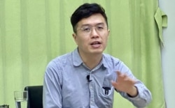 香港民主派前立法会议员区诺轩表示,警方1-06大搜捕以涉嫌颠覆国家政权罪拘捕他感到荒谬 。 (美国之音/汤慧芸)