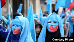 14个国家的海外维吾尔人走上街头,抗议中国政府在新疆的高压政策 (受访者提供)