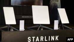 Ăng-ten vệ tinh Starlink của SpaceX được trưng bày tại một triển lãm thương mại quốc tế về điện tử tiêu dùng và đồ gia dụng, ngày 31/8/2023 ở Berlin.