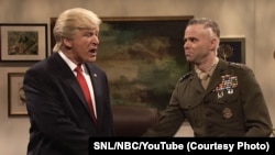 周六夜现场(SNL)节目上主持人揶揄川普