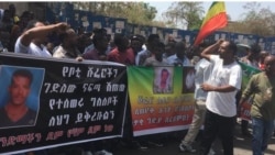 ባህርዳር፡ ዘወርቲ ዓበይቲ መኻይን ጸጥታና ይተሓለወልና ኢሎም ሰልፊ ወጺኦም ባህርዳር፡ ዘወርቲ ዓበይቲ መኻይን ጸጥታና ይተሓለወልና ኢሎም ሰልፊ ወጺኦም