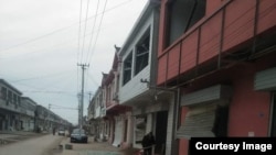 江苏响水县化工厂爆炸地点一公里外的临街店铺门窗破坏情况。(网络图片)