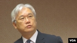 台湾陆委会主委夏立言在立法院接受质询(美国之音张永泰拍摄)