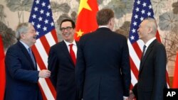 (从右至左)中国副总理刘鹤与美国贸易代表莱特希泽、美财长姆努钦和美驻华大使布兰斯塔德2019年5月1日在北京钓鱼台国宾馆举行会晤。