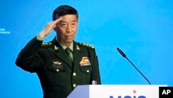 资料照:中国前国防部长李尚福在访问莫斯科期间发表讲话。(2023年8月15日)