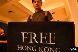 香港学生独立联盟召集人陈家驹到日本大阪趁G20峰会示威,希望国际社会关注香港问题。(美国之音汤惠芸摄)
