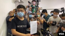 前香港众志秘书长黄之锋7月31日召开国际记者会表示,当局以莫须有罪名取消他的立法会选举参选资格,他认为港府押后立法会选举是”怕输”。 (美国之音/汤惠芸)