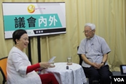 2018年10月18日,香港荣休主教陈日君坐客前民主党主席刘慧卿《议会内外》节目(美国之音记者申华拍摄)