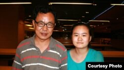 张林和女儿张安妮(照片由胡佳提供)