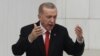 Presiden Turki Recep Tayyip Erdogan memberikan pidato di depan parlemen Turki di Ankara, hari Minggu (1/10).