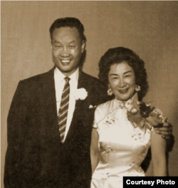 50年代末,金无怠和前中国广播公司播音员周谨予谱写了一曲冲绳之恋。