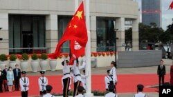资料照:香港金紫荊广场举行升旗仪式纪念香港主权移交中国23周年。(2020年7月1日)
