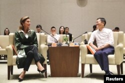 约旦王后拉尼娅2018年9月4日访问中国浙江省杭州阿里巴巴集团总部时,与阿里巴巴的联合创始人马云会谈。