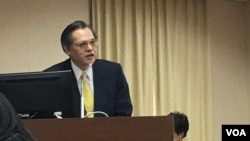 台湾陆委会主委陈明通在立法院接受质询 (美国之音齐勇明拍摄,2019年10月30日)